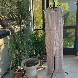 Just Taylor Sleeveless Gold Metallic jumpsuit size 8